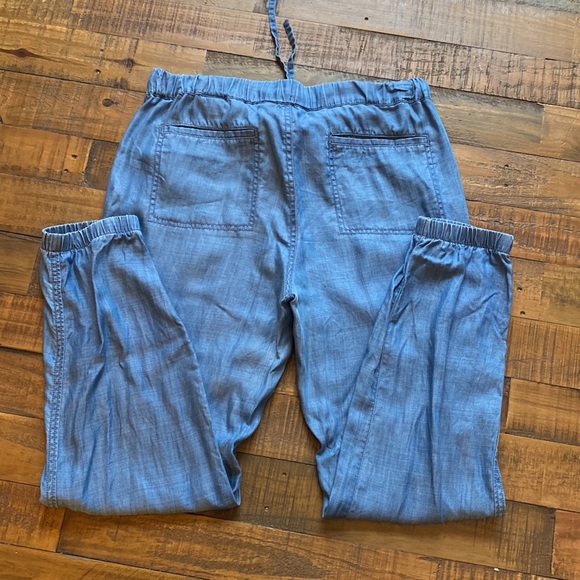 Tommy Bahama Denim Jogger - Picture 6 of 8